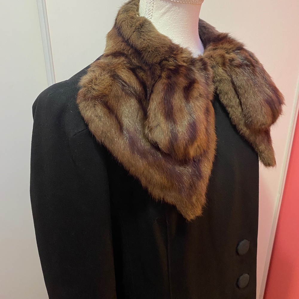 Vintage Authentic 1940s Fur Collar Coat - Picture 4 of 14